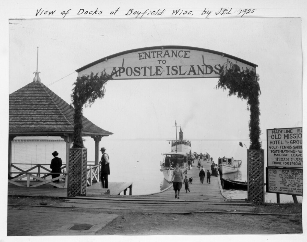 entrance of apostle islands